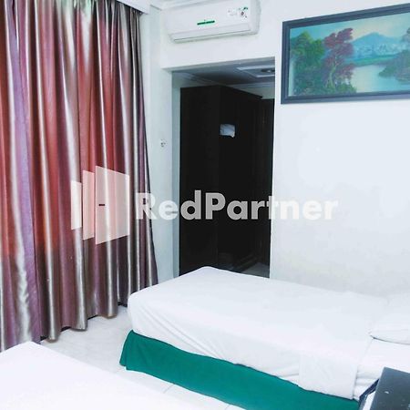 Hotel Yasmin Makassar Mitra Reddoorz Екстериор снимка